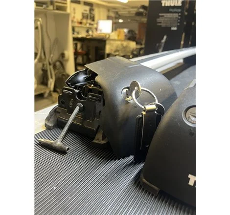 Begränsat antal Thule WingBar Edge takräcke Volvo XC60 2008-2017 Integrerad reling